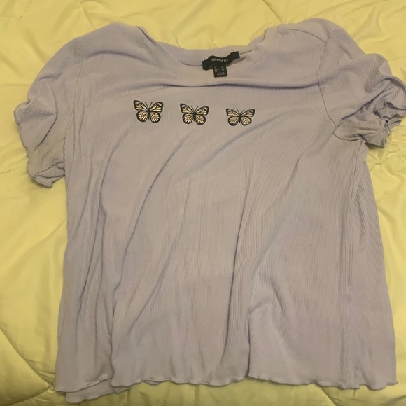 1X Forever 21 Lavender butterfly shirt - Picture 1 of 3